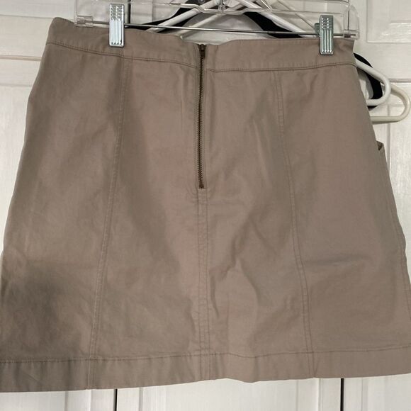 Boden khaki mini skirt. Size 8P - Picture 4 of 4